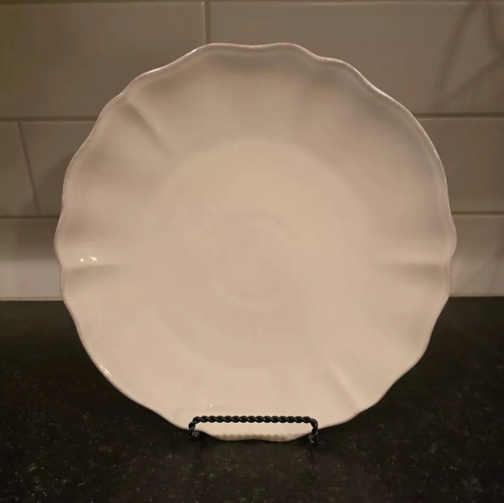 Crate & barrel sintra scalloped dinner plate